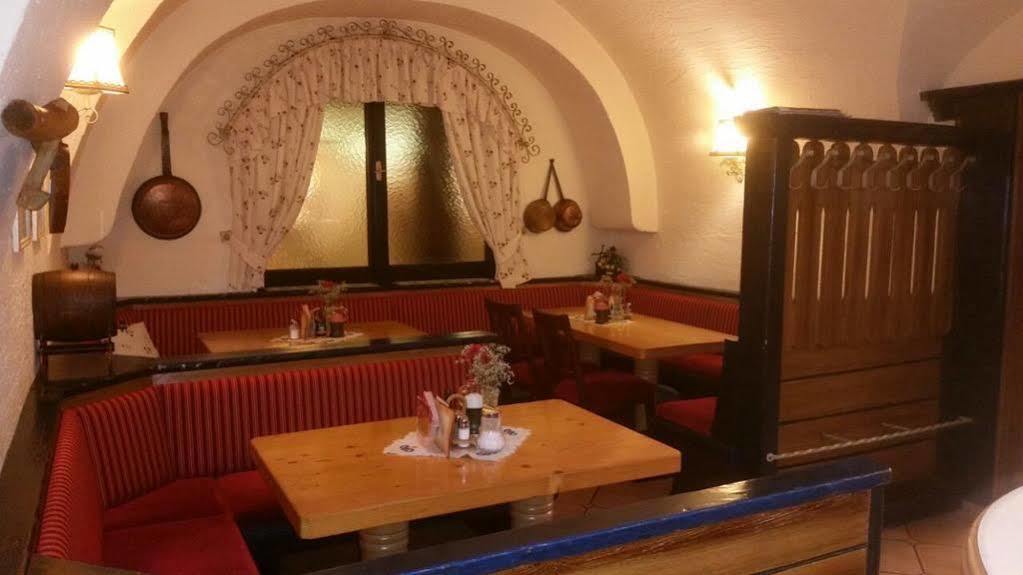 Gasthof - Restaurant Loecker 라드스타드트 외부 사진