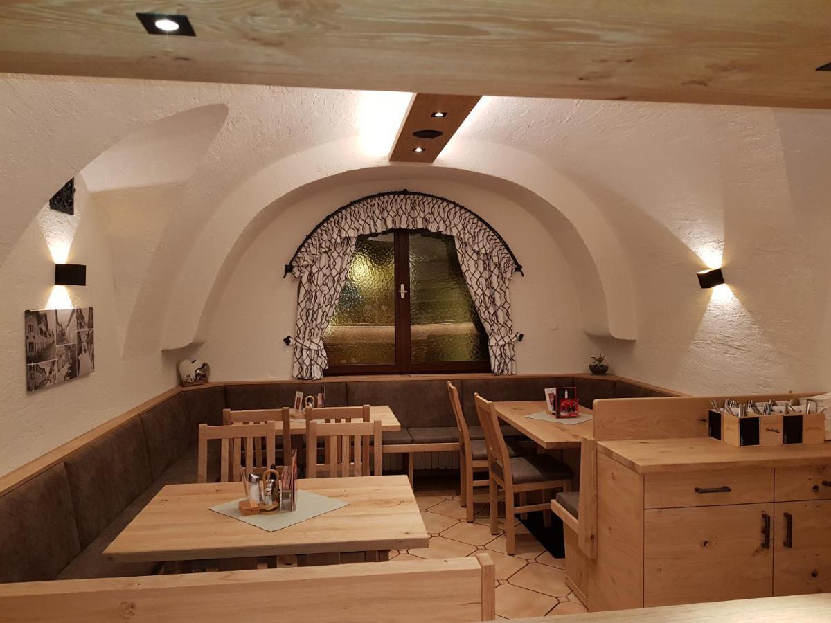 Gasthof - Restaurant Loecker 라드스타드트 외부 사진