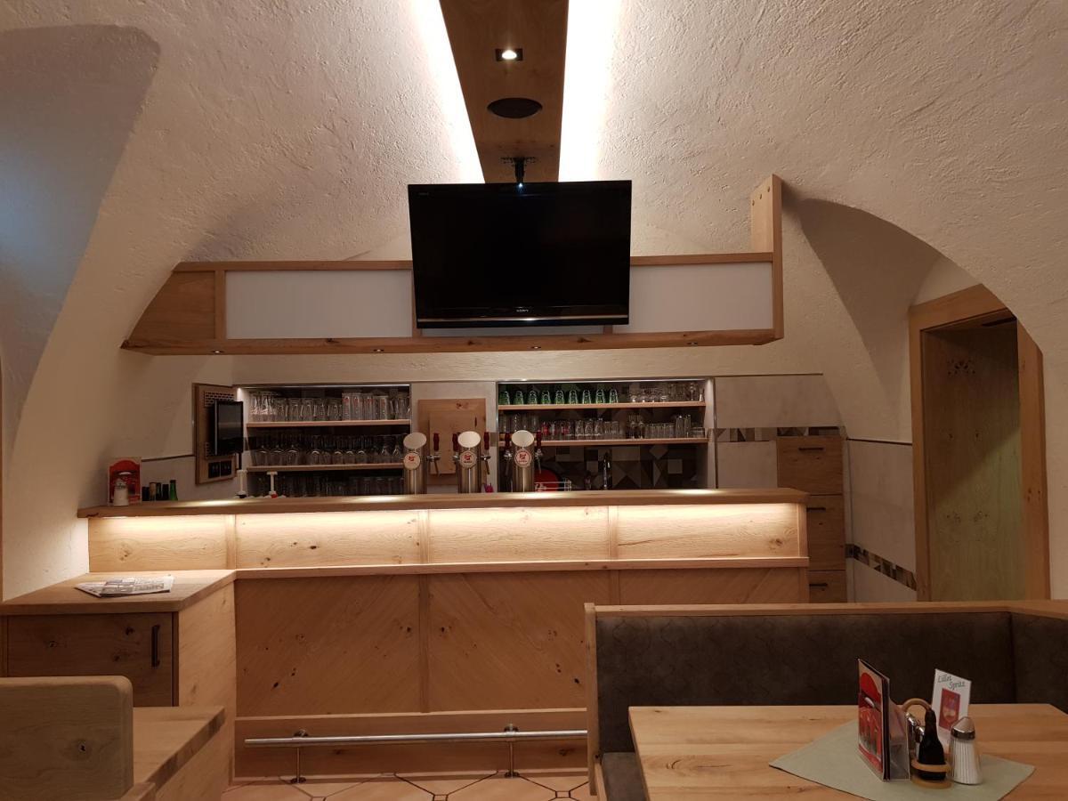 Gasthof - Restaurant Loecker 라드스타드트 외부 사진