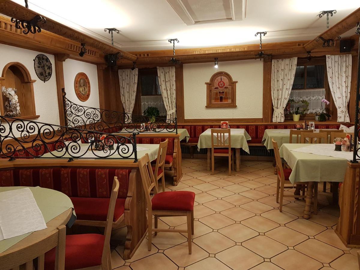 Gasthof - Restaurant Loecker 라드스타드트 외부 사진